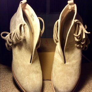 Women’s New Ivory Fringe Matisse booties, 10 M